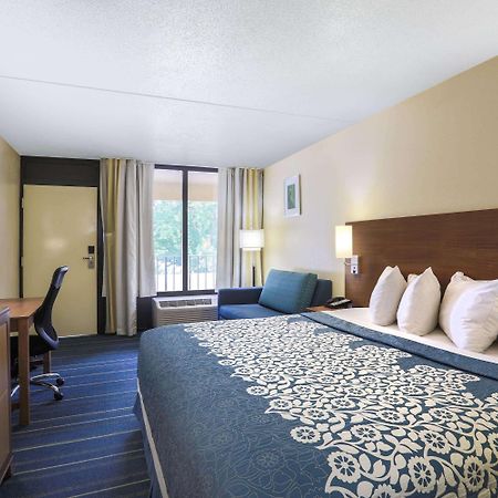 Days Inn By Wyndham Newark Wilmington Esterno foto