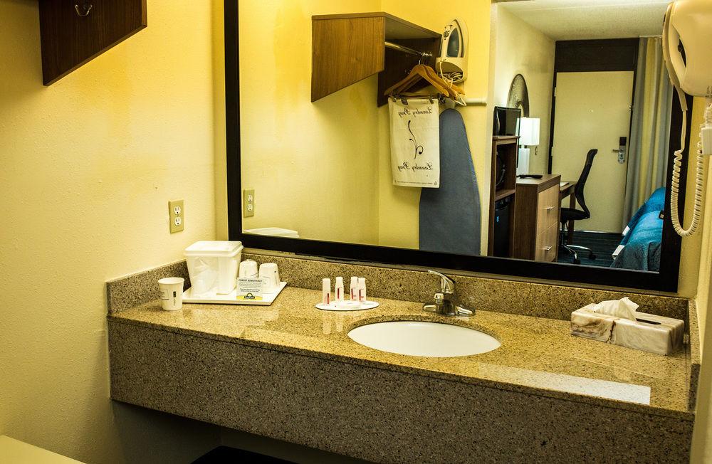 Days Inn By Wyndham Newark Wilmington Esterno foto
