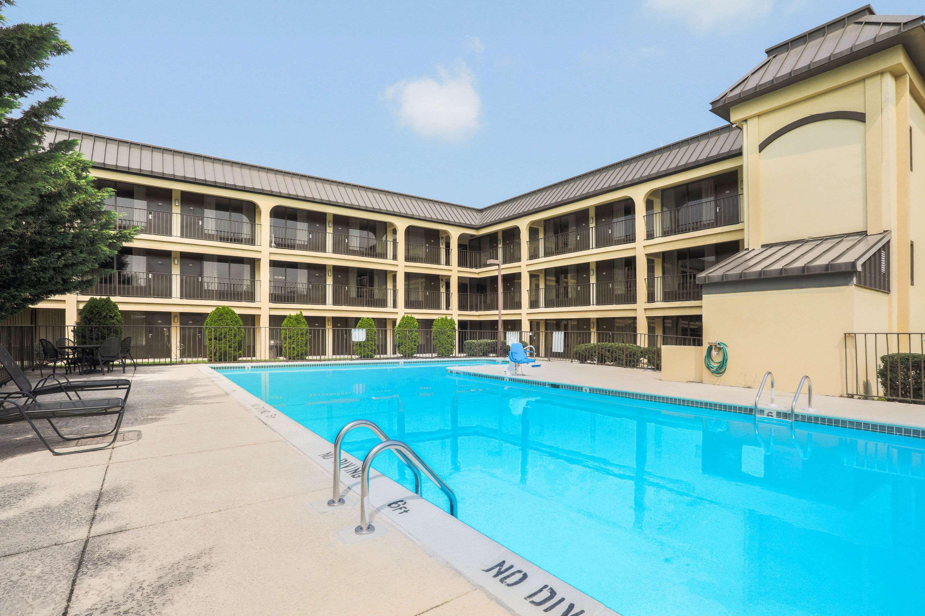 Days Inn By Wyndham Newark Wilmington Esterno foto