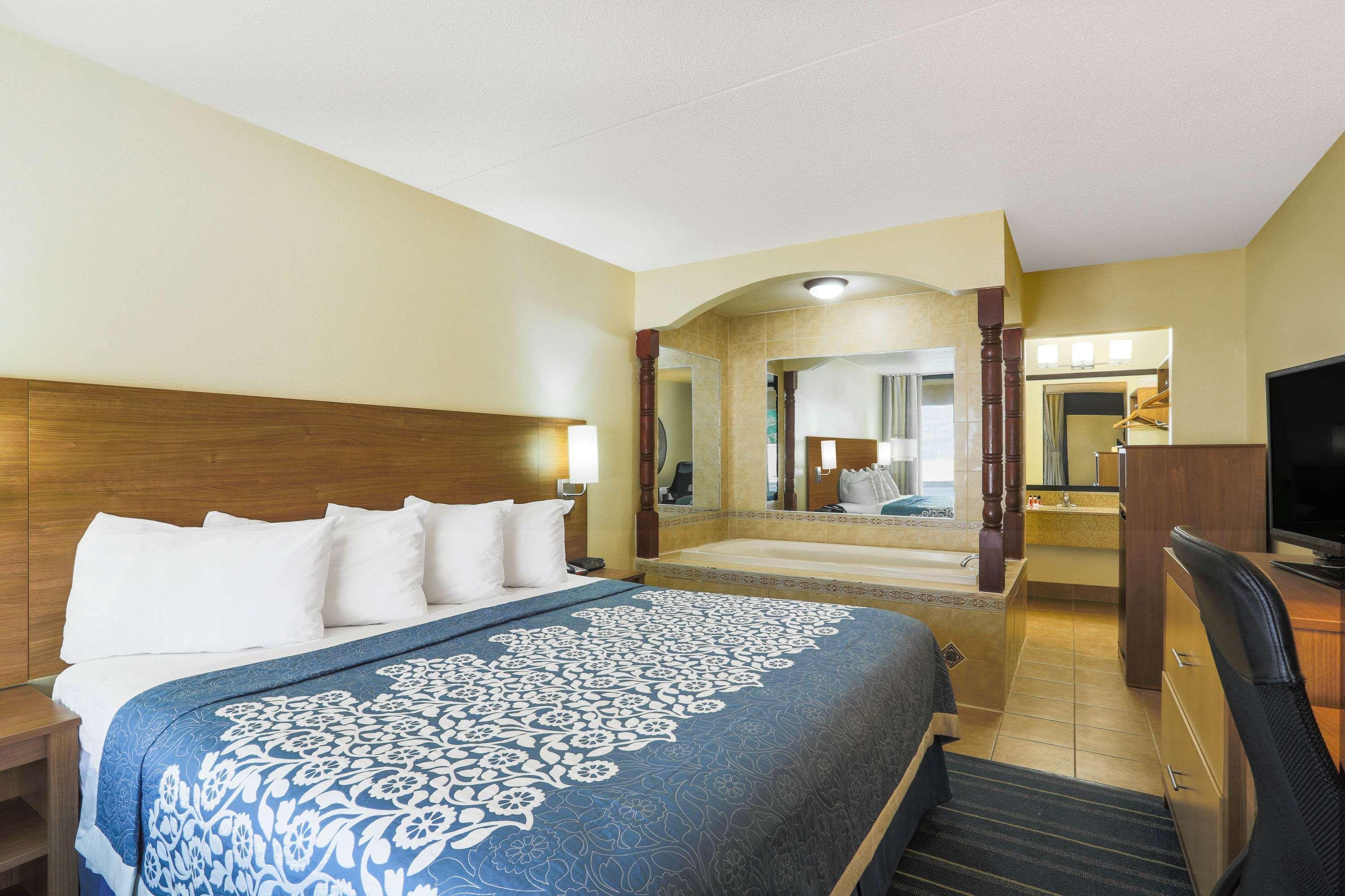 Days Inn By Wyndham Newark Wilmington Esterno foto