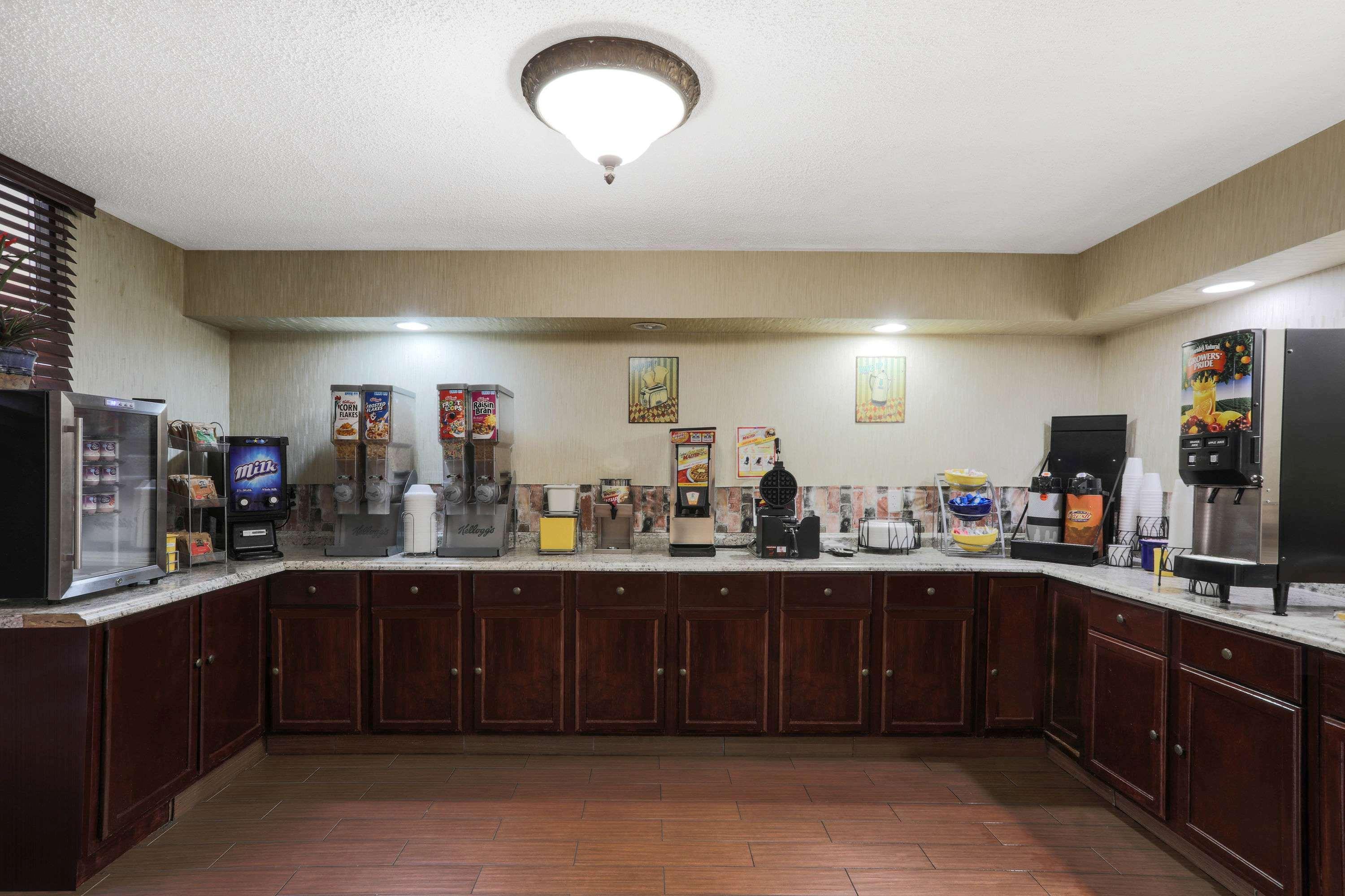 Days Inn By Wyndham Newark Wilmington Esterno foto