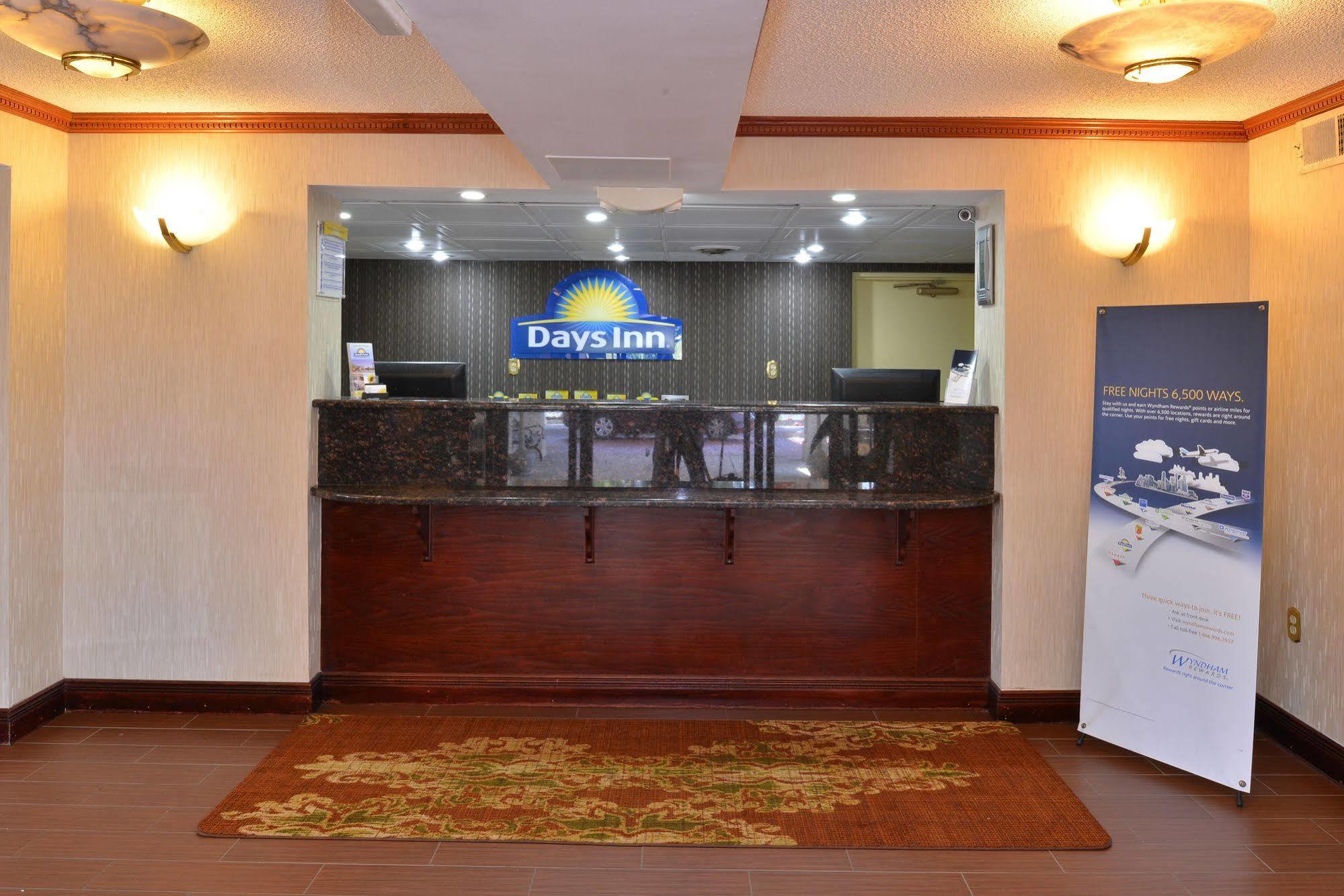 Days Inn By Wyndham Newark Wilmington Esterno foto