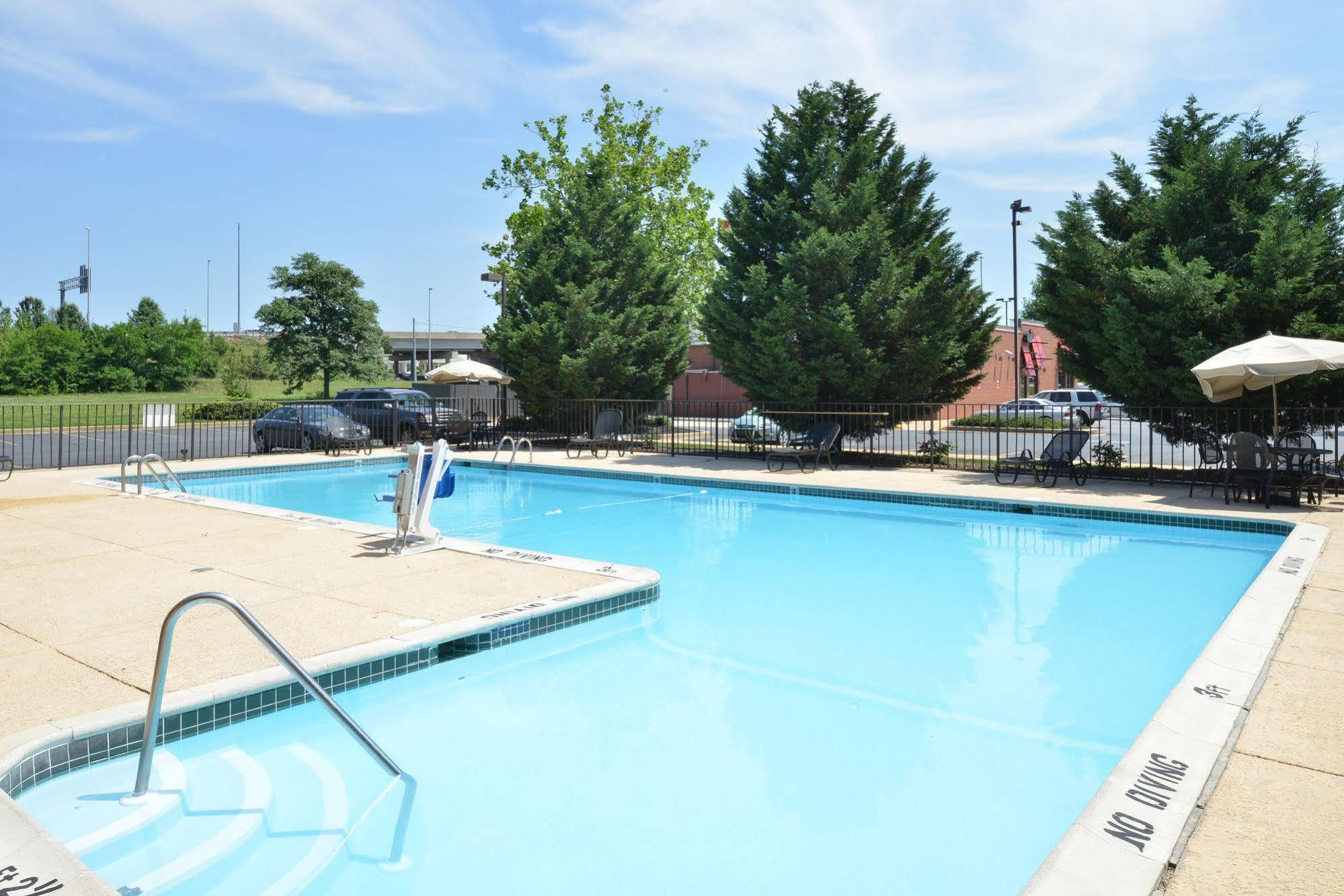 Days Inn By Wyndham Newark Wilmington Esterno foto