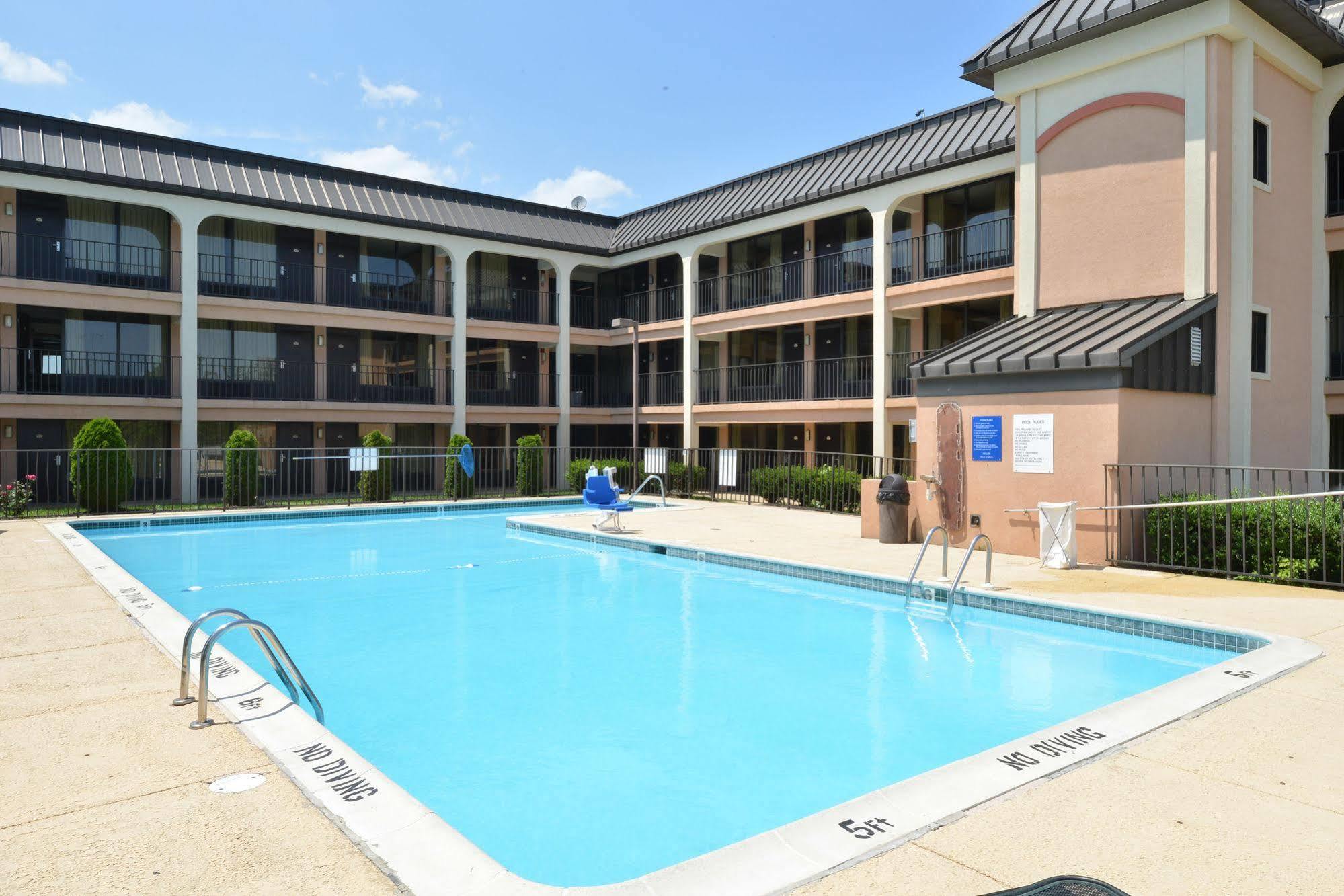 Days Inn By Wyndham Newark Wilmington Esterno foto