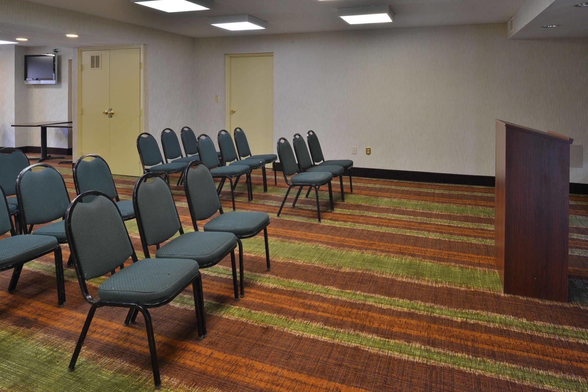Days Inn By Wyndham Newark Wilmington Esterno foto