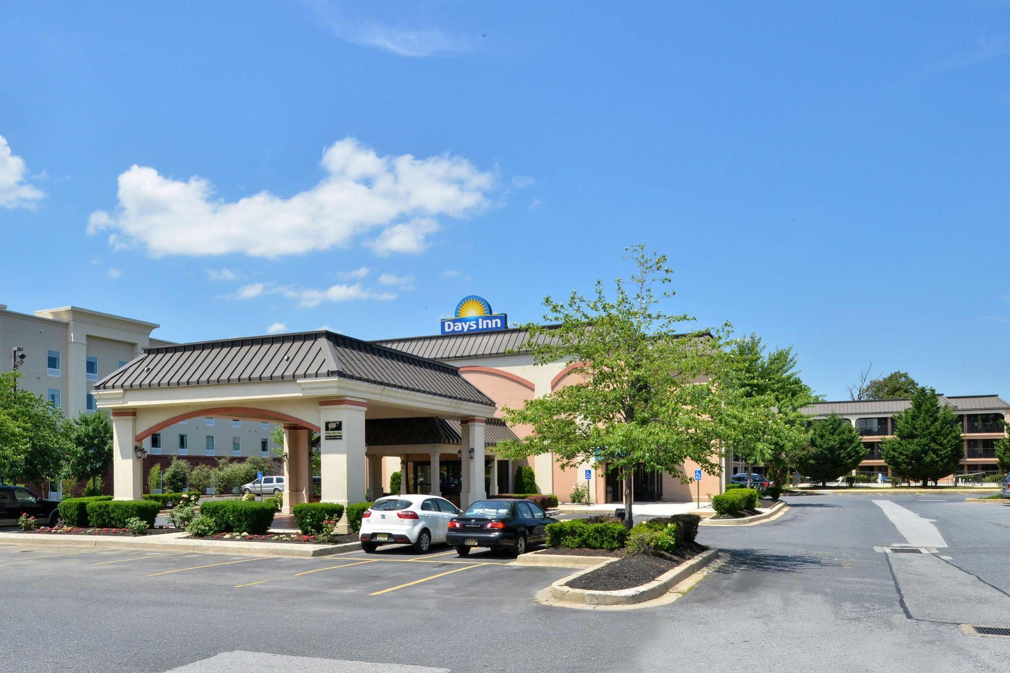 Days Inn By Wyndham Newark Wilmington Esterno foto