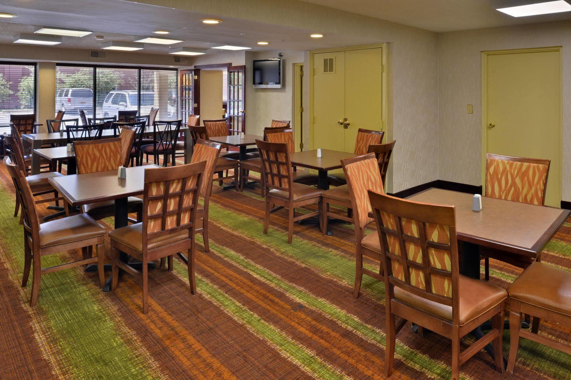 Days Inn By Wyndham Newark Wilmington Esterno foto
