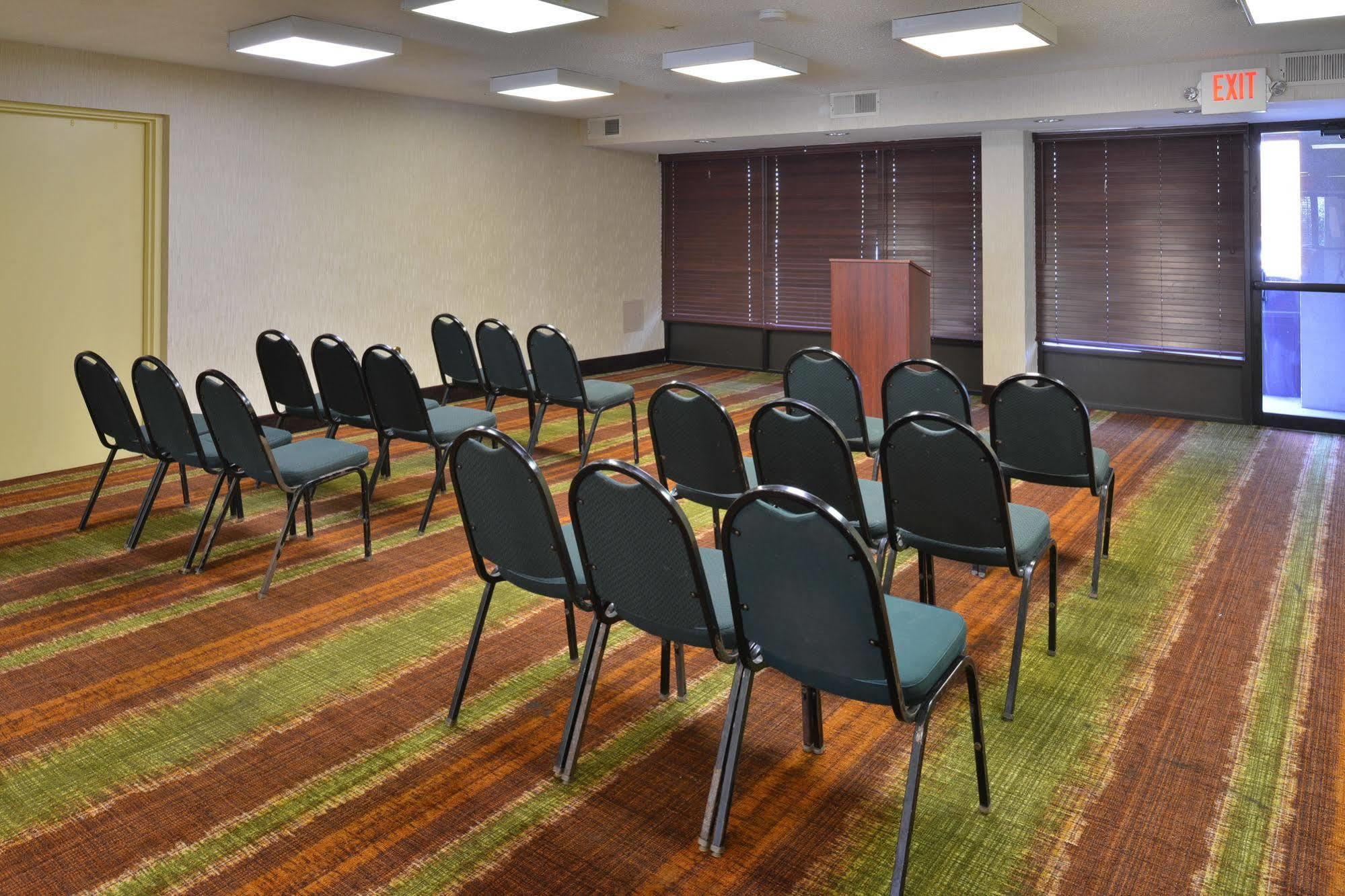 Days Inn By Wyndham Newark Wilmington Esterno foto