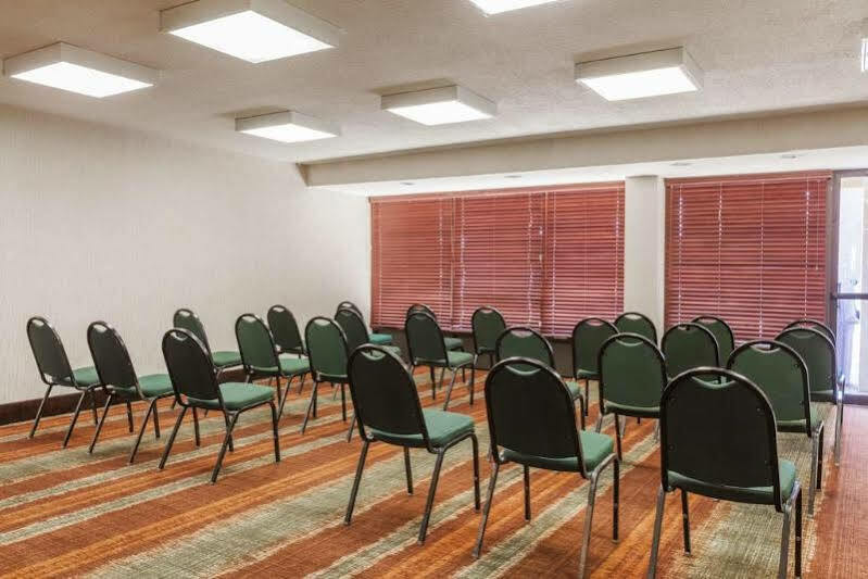 Days Inn By Wyndham Newark Wilmington Esterno foto