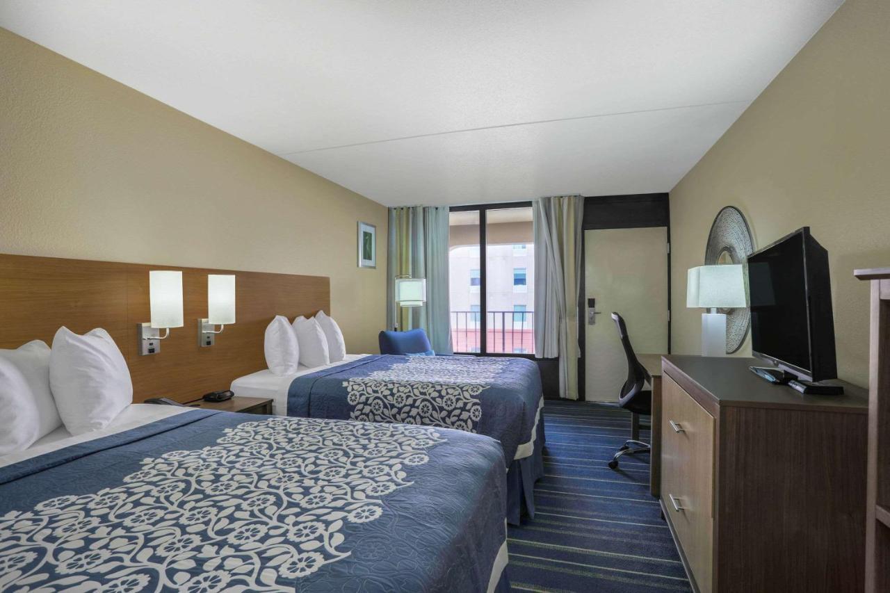 Days Inn By Wyndham Newark Wilmington Esterno foto